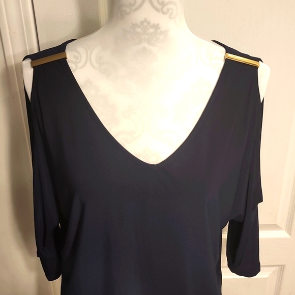 NWOT Simply Styled by Sears Shoulder Cut Out Blouse with Gold Toned Accent Bars - Picture 4 of 6
